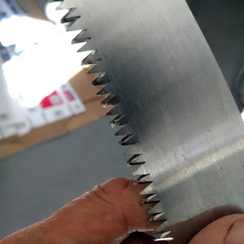 saw blade edge