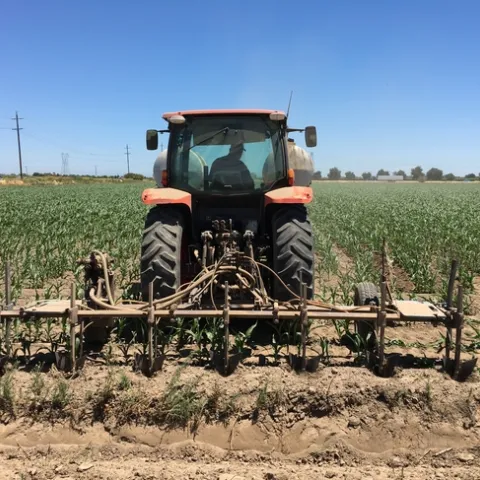 Figure 1. Sidedress fertilizer and N stabilizer application.