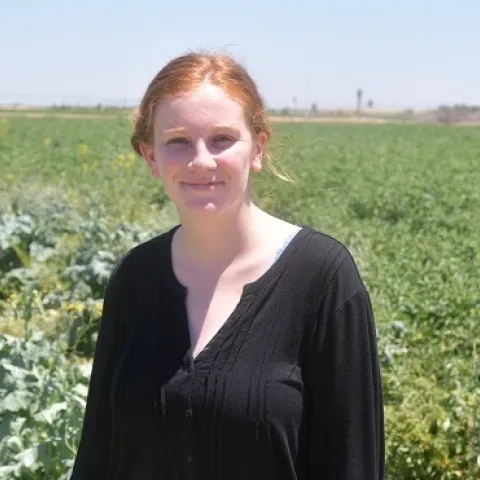 KQED’s photo journalist, Lindsey Moore, visits CASI’s NRI Project field in Five Points for article on conservation agriculture