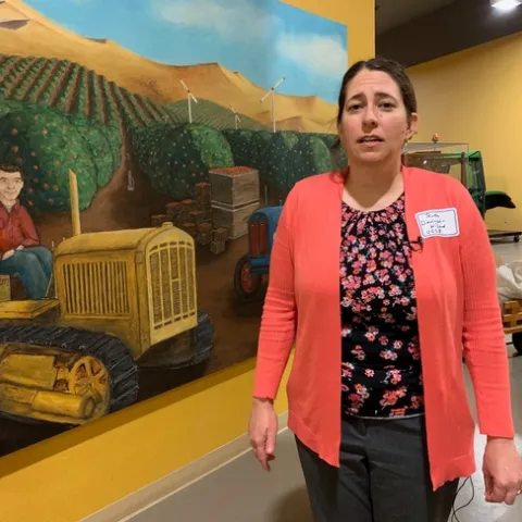 Ruth Dahlquist-Willard, consejera agrícola para pequeños agricultores en UCCE Fresno