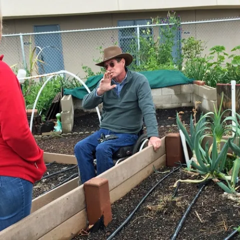 UC Master Gardener Steven Cantu, center, teaches San Diego County residents about Friendly Inclusive Gardening (FIG). (Photo: San Diego UCCE)