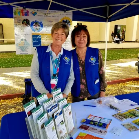Master Gardeners at the Modesto Farmers Market.