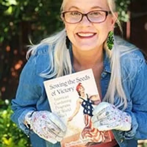 Rose Hayden-Smith is curator/editor of the Using Digital Technology in Extension Education eFieldbook.