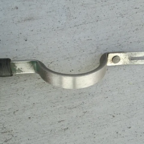 Hand tool for removing tap rooted plants