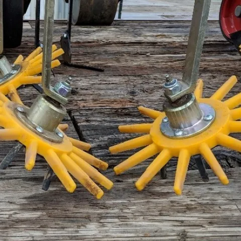 Figure 1. Close-up of the finger weeder mechanism.