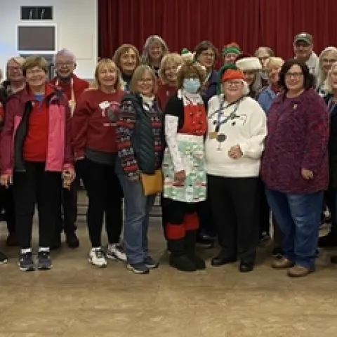 Master Gardeners at the Wreath Workshop. photo by Lesli Ebeltoft