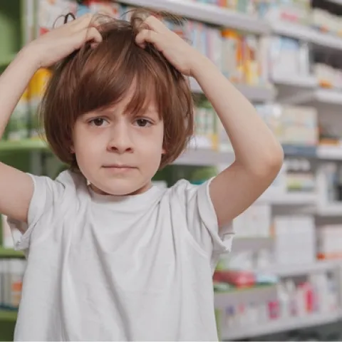 Los piojos se transmiten directamente de una cabeza a otra.