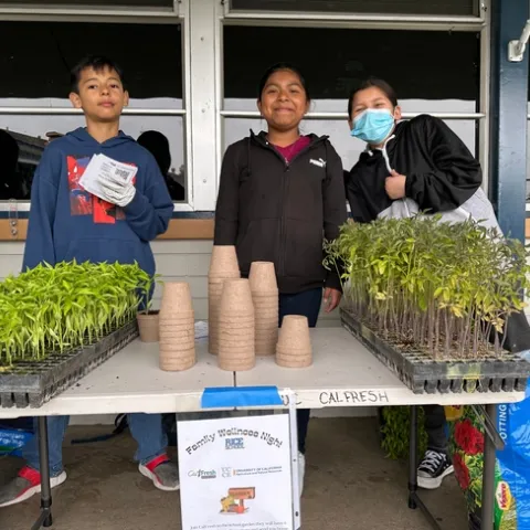 Youth leading garden demonstrations. Photo: UCCE