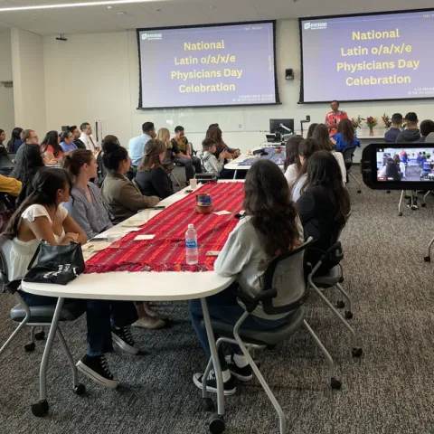 El pasado sábado 30 de septiembre la Escuela de Medicina de UCR celebró el Día Nacional del Médico Latino con una conferencia a tráves de la cual buscaban conscientizar sobre la necesidad de atraer a más latinos a la profesión.