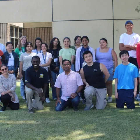 A Group photo of FACTS students and Kearney Ag REC researchers/staff