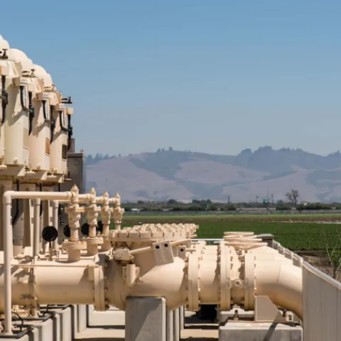 Edith B. Guzmán y Gregory Pierce recomiendan, en un nuevo reporte, varias acciones para incrementar la cantidad y fiabilidad del suministro de agua reciclada en el condado de Los Ángeles.