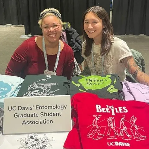 The UC Davis Entomology Graduate Student Association (EGSA) will be selling its member-designed t-shirts at the ESA meeting in Phoenix. Iris Quayle (left) of the Jason Bond lab, and Mia Lippey of the Meineke lab, will be giving presentations and also staffing the EGSA table. (Photo by Kathy Keatley Garvey)