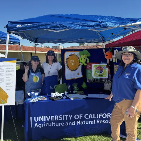 Asesores de Uc ANR compartieron sus conocimientos con la comunidad de Oceanside.