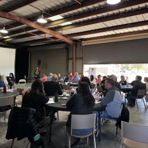Pequeños productores, asesores y autoridades escolares se reunieron en el South Coast UCCE para discutir oportunidades de llevar distintos programas a escuelas y a productores locales.