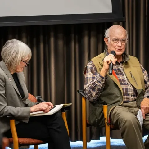 Rod Stiefvater durante un seminario de Departamento de Ciencias de las Plantas. Fotografía por Jael Mackendorf, UC Davis