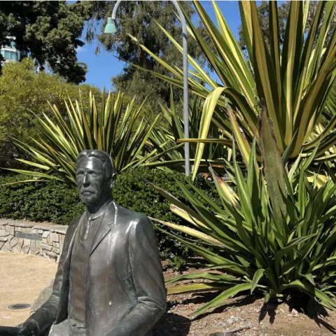 founders plaza statues