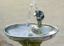 Water fountain. Photo by Sulphur.