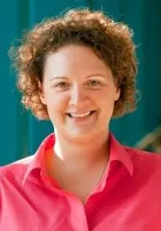 Extension apiculturist Elina Lastro Niño of the UC Davis Department of Entomology and Nematology.