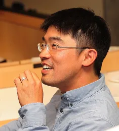 Community ecologist Louie Yang (Photo by Kathy Keatley Garvey)