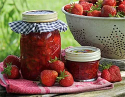 5-strawberryJam-Unsplash250