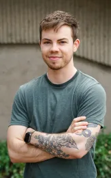Microbiologist Shawn Christensen of the Rachel Vannette lab.