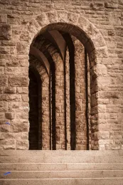 Picture showing the keystone block in an ancient arch