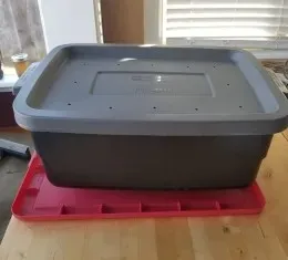 A plastic tote used as a wirm bun