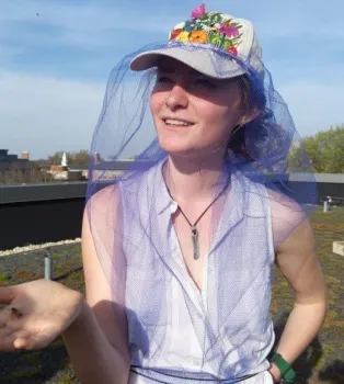 Nissa Coit of the E. L. Niño bee lab, UC Davis.