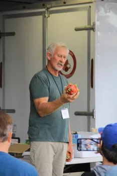 Kevin Brixey, dueño de la Granja Dragon Delights, comparte sus experiencias como productor.