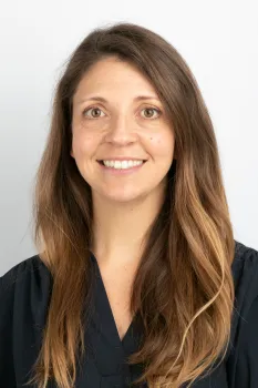 Lauren Hale headshot