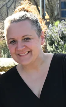 Elina Nino, bee scientist