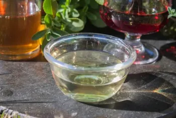 White vinegar in a dish