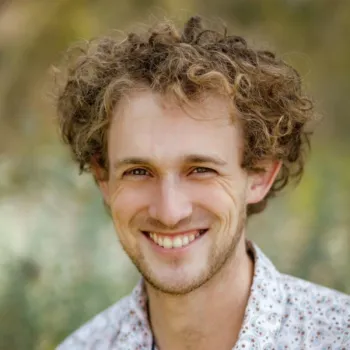 A headshot of Alex Greenlon