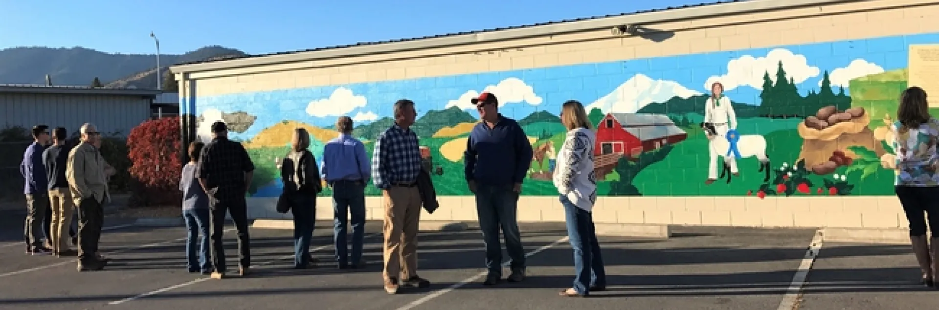 A mural tribute to Siskiyou County agriculture and late UCCE advisor Steve Orloff was dedicated Oct. 13, 2018.