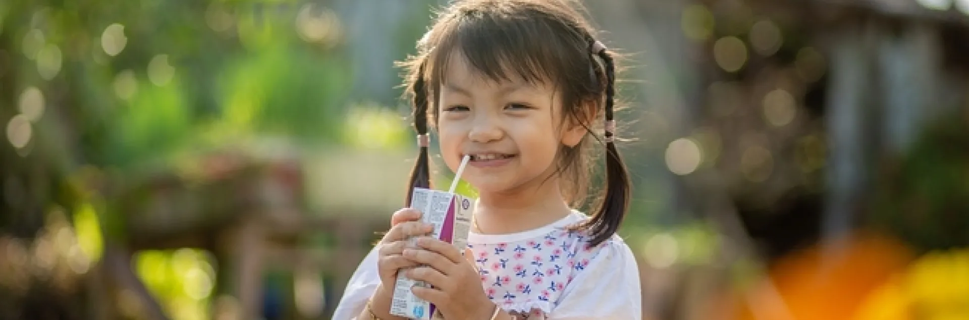 During the hot months, enjoy the garden in the morning with a cold drink. (Photo: Pixabay)