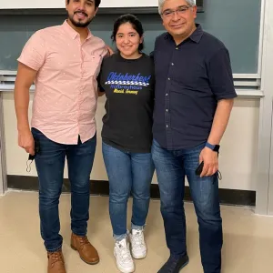 Samuel Sandoval-Solís (drcha) , profesor asociado de la Universidad de California Davis