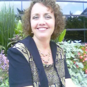 Example profile photo of woman