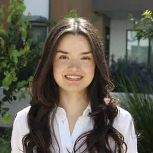 Picture of Lorena Serna Nunez smiling.