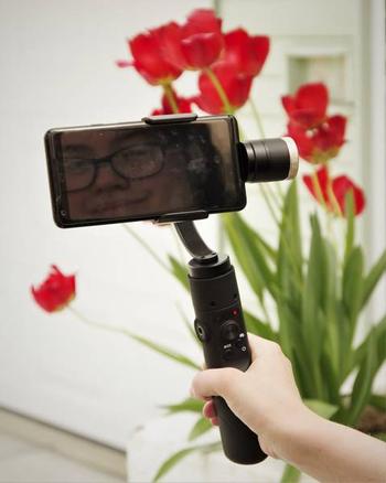 A gimbal with a phone mounted in it. Photo by D. Blakey.
