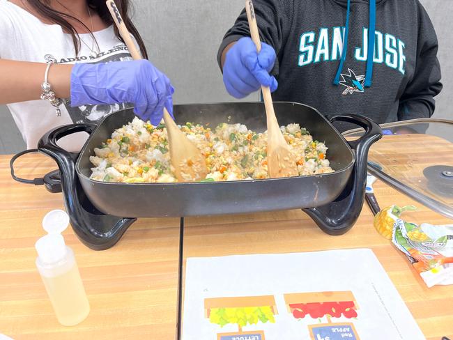 Students preparing a healthy recipe