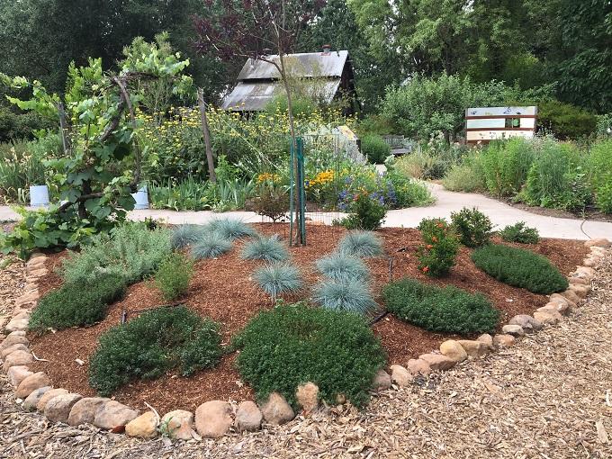 Water-wise demonstration garden. UC Master Gardener Program of Sonoma County.